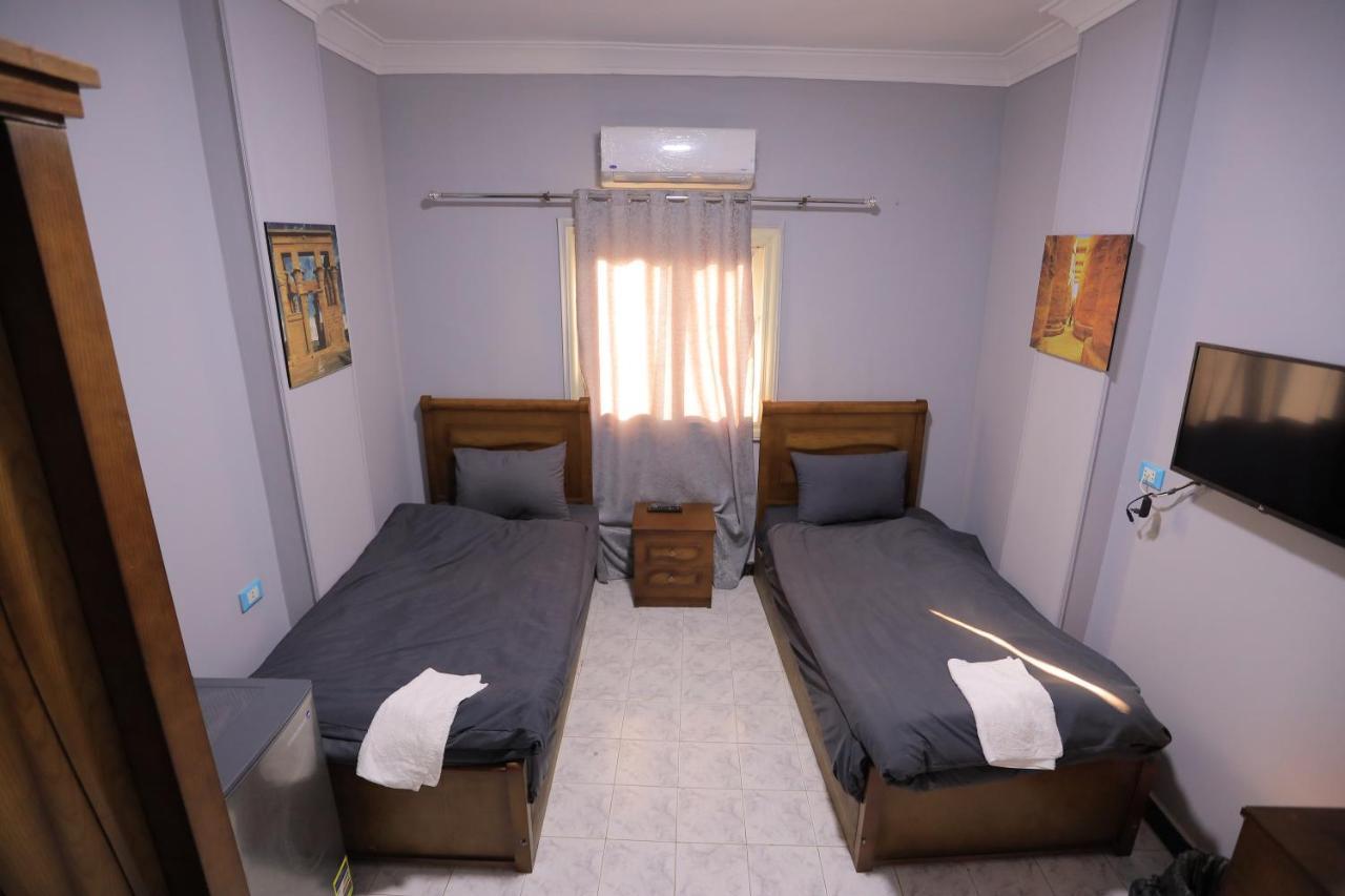 Magic Golden Pyramids View Hotel Kafret el-Gabal Exterior photo