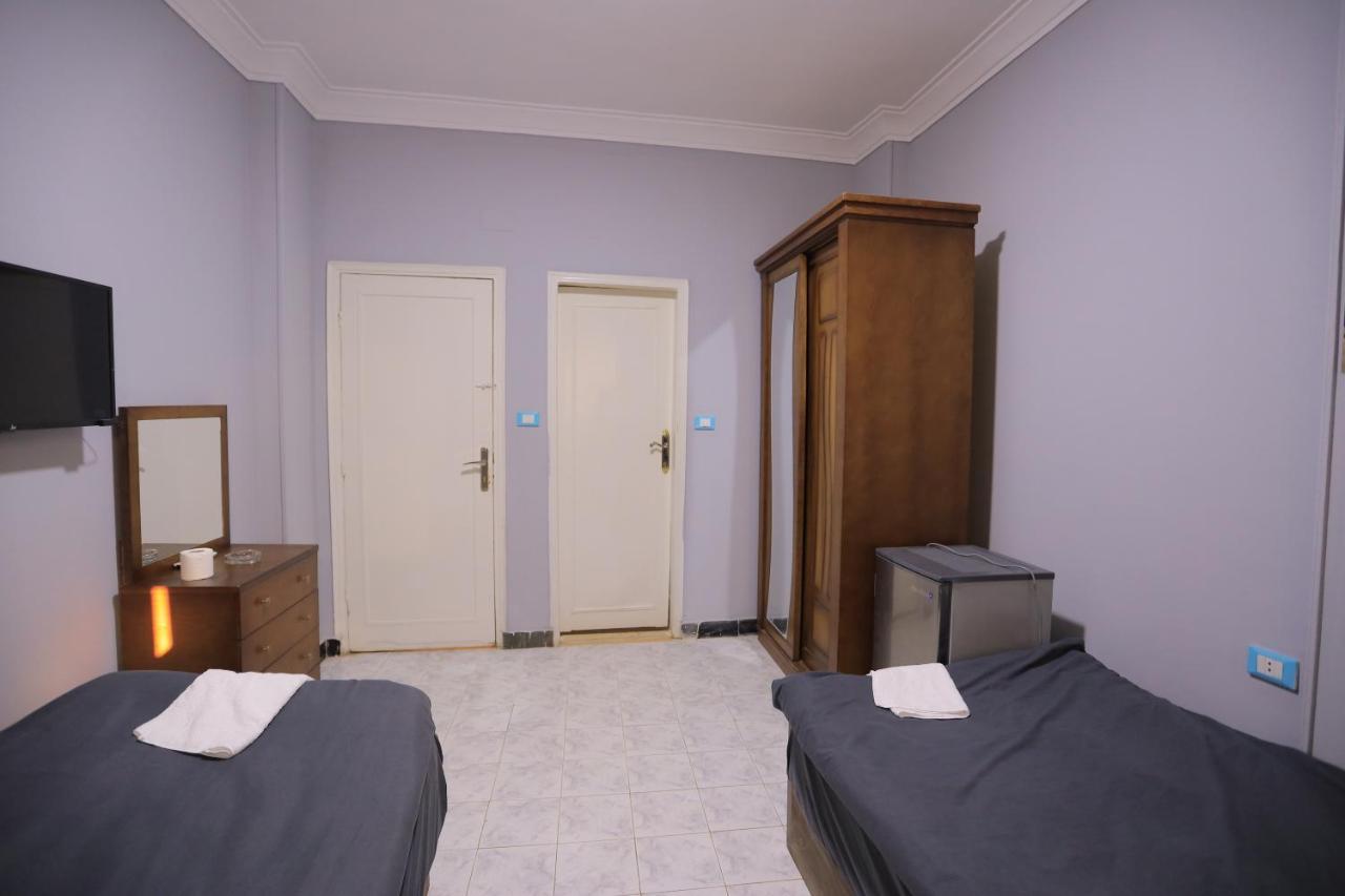 Magic Golden Pyramids View Hotel Kafret el-Gabal Exterior photo