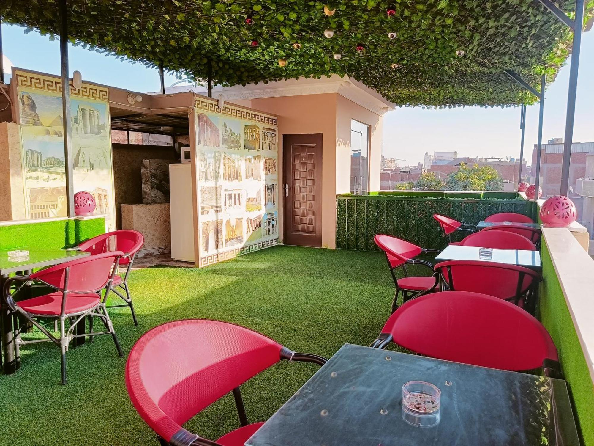 Magic Golden Pyramids View Hotel Kafret el-Gabal Exterior photo