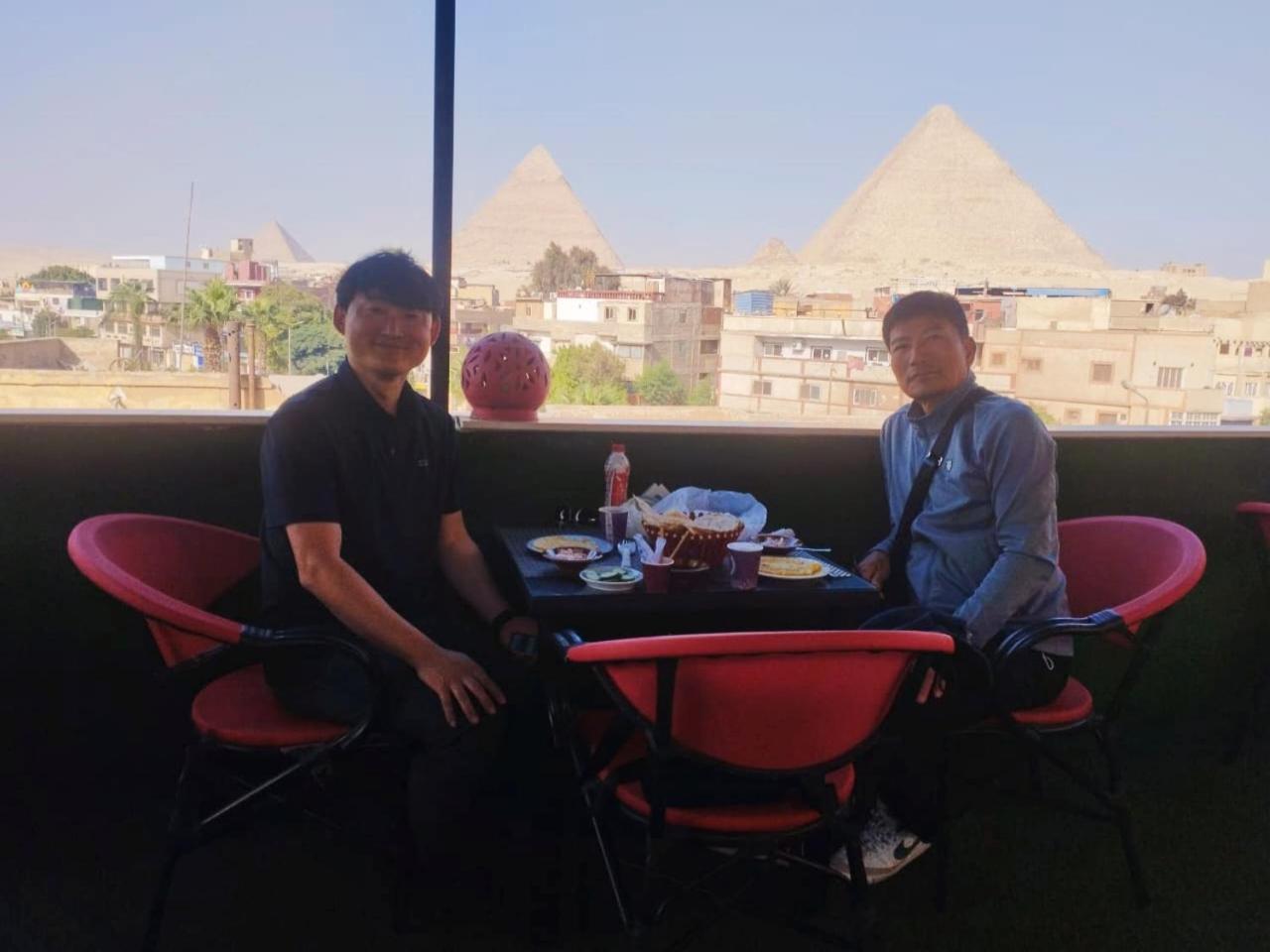 Magic Golden Pyramids View Hotel Kafret el-Gabal Exterior photo