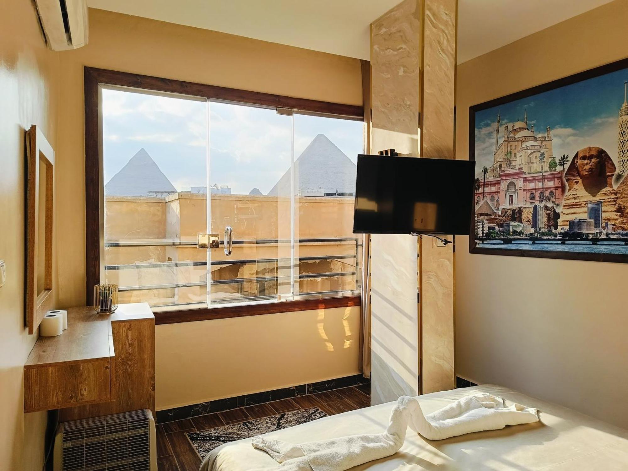 Magic Golden Pyramids View Hotel Kafret el-Gabal Exterior photo