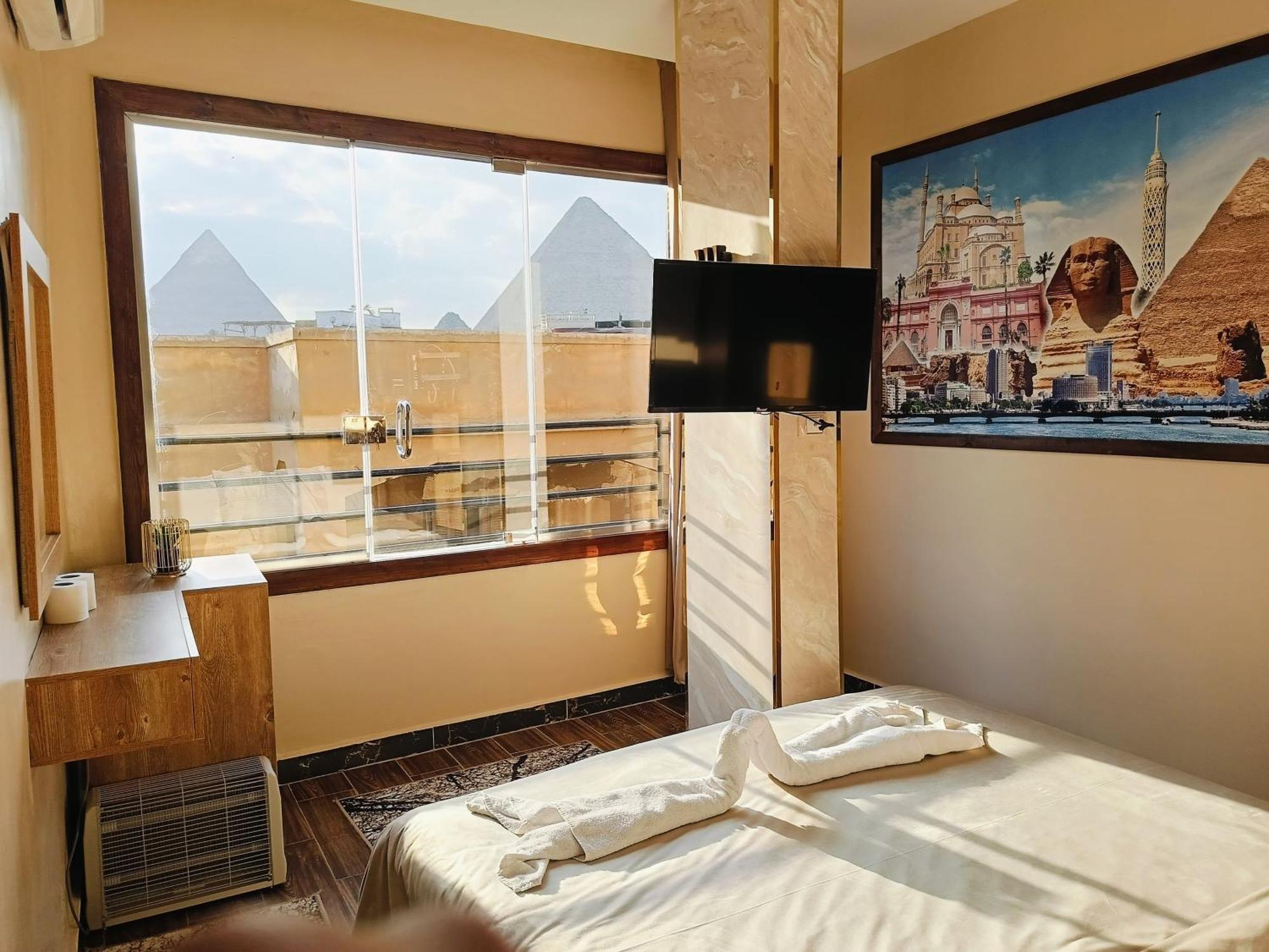 Magic Golden Pyramids View Hotel Kafret el-Gabal Exterior photo