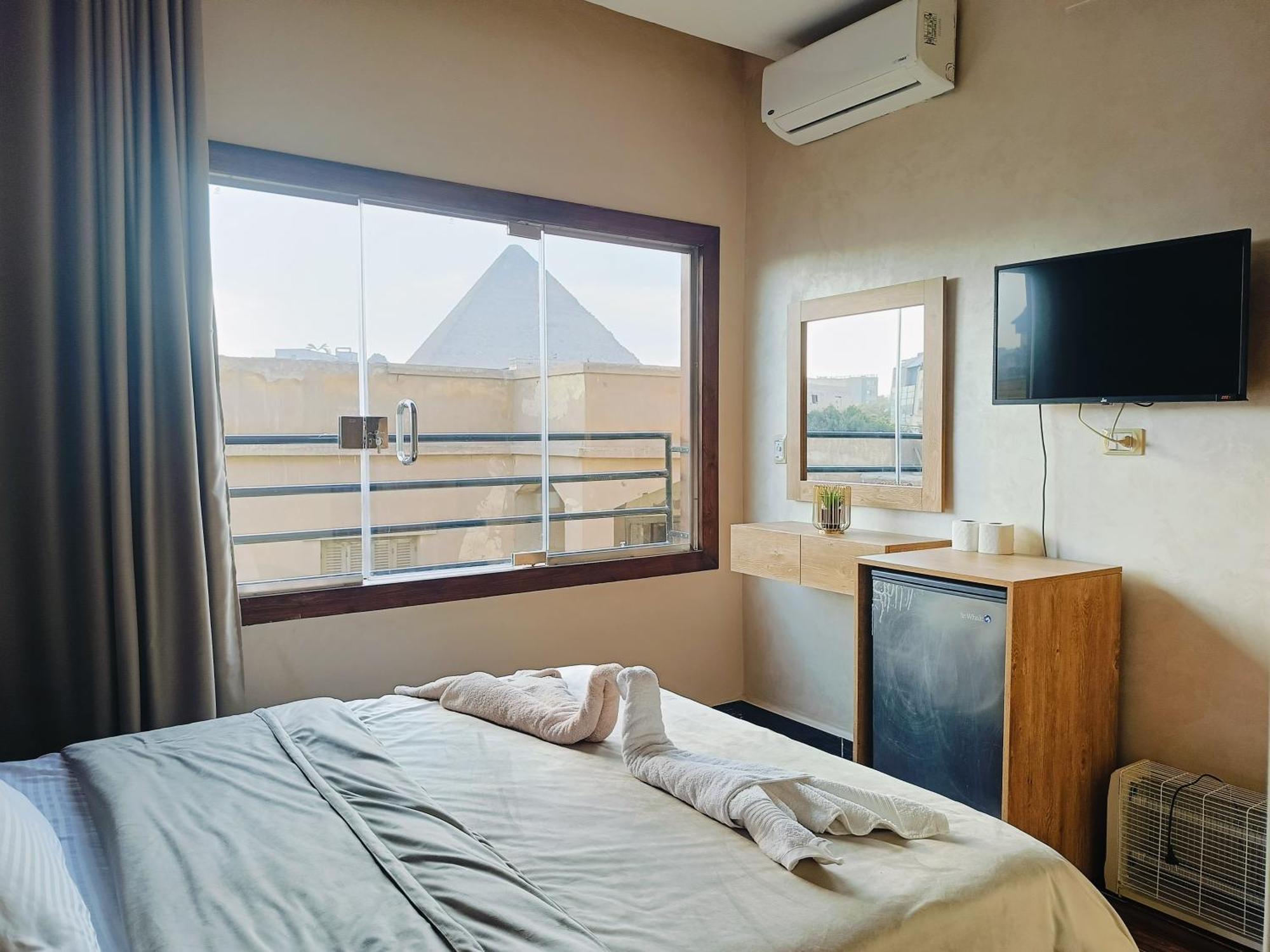Magic Golden Pyramids View Hotel Kafret el-Gabal Exterior photo